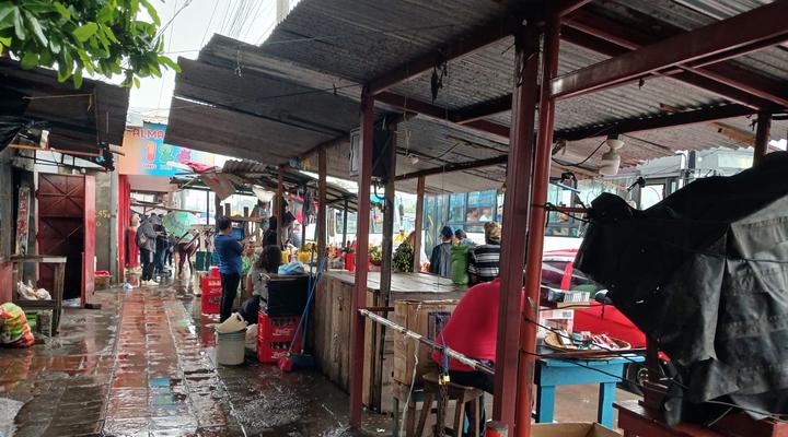 Comerciantes reportan bajas ventas por la temporada lluviosa