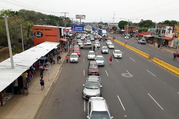 Taxistas protestan contra el alza al combustible en Nicaragua