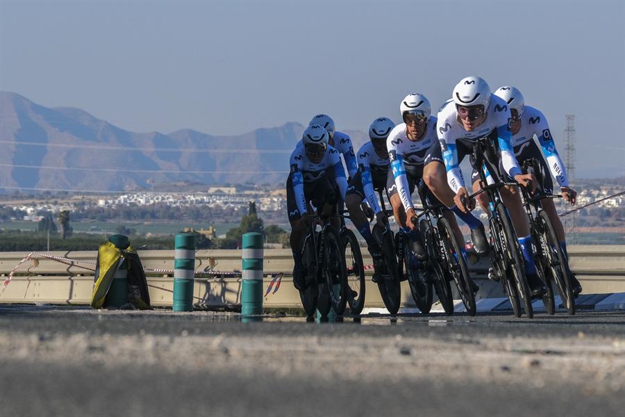 Ciclistas en crono por equipos en una foto de archivo de Pablo Miranzo. /EFE