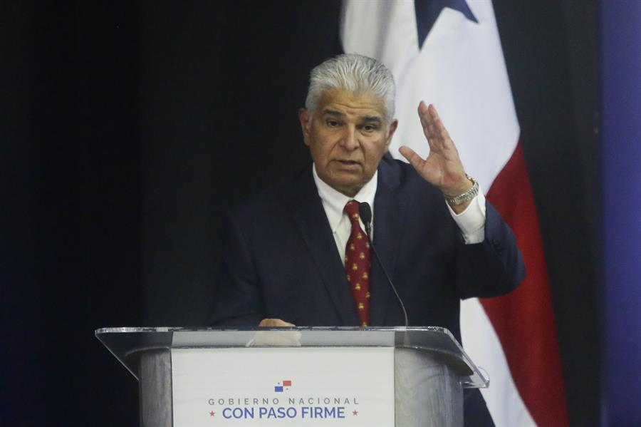 El presidente de Panamá, José Raúl Mulino, habla durante una rueda de prensa, este jueves, en Ciudad de Panamá./ EFE