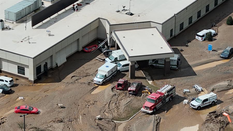 Daños por la inundación causada por el huracán Helene, en Erwin, Tennessee, el pasado 28 de septiembre./ EFE