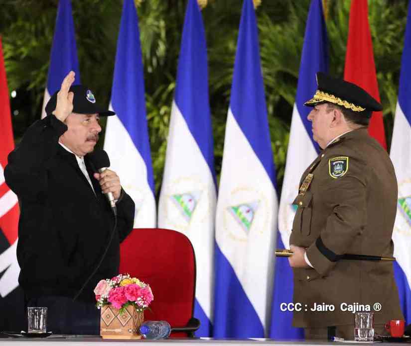 Daniel Ortega y el jefe del Ejército de Nicaragua / Cortesía 19 digital.