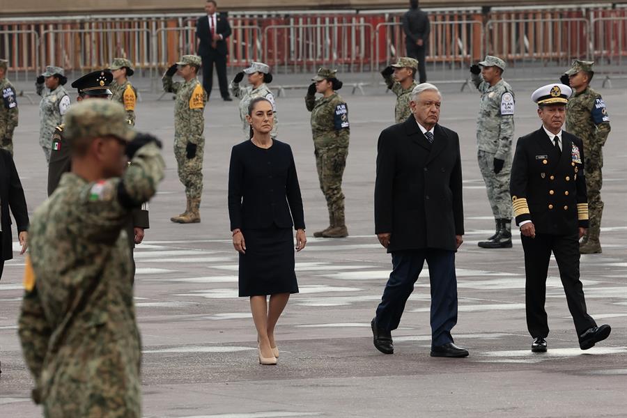 López Obrador y Sheinbaum conmemoran los sismos de 1985 y 2017, los más devastadores./ EFE