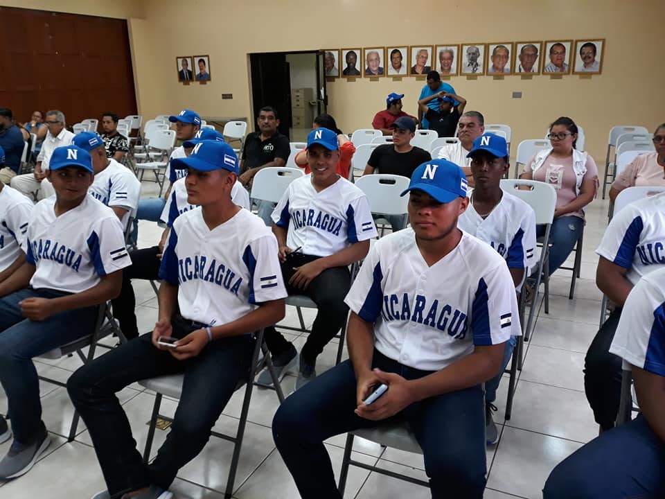 Delegación de Nicaragua antes de ser abanderada. 